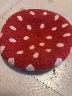 Womens Red Polka Dot Wool Beret super cute! Like new never worn